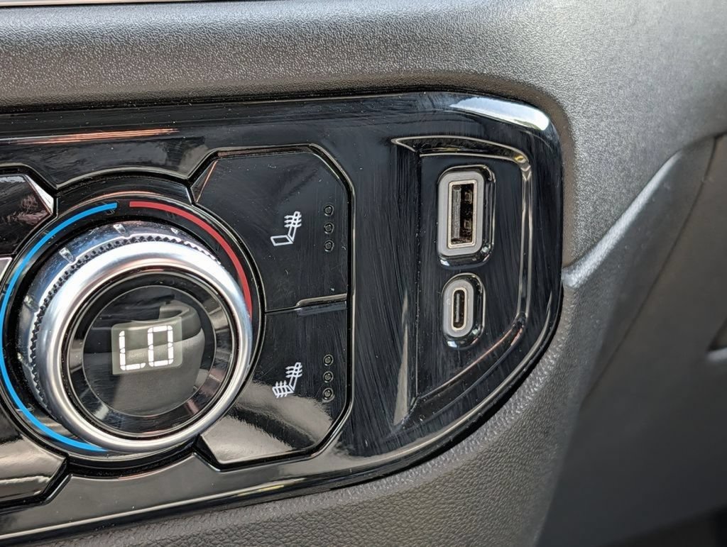 Used 2024 GMC Sierra 1500 SLT AWD/4WD image 48