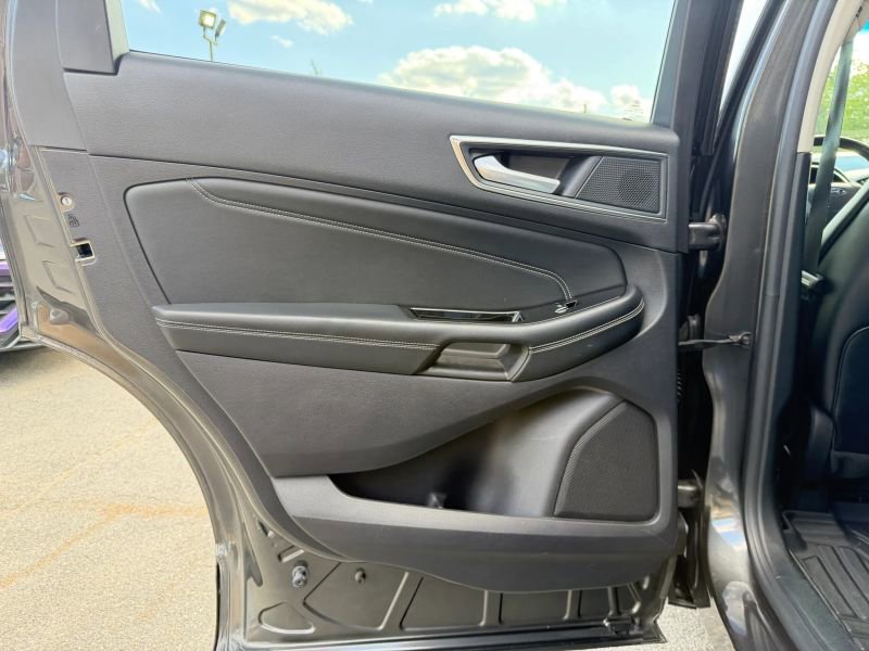 Used 2019 Ford Edge Titanium AWD/4WD image 9