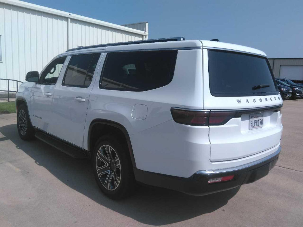 Used 2024 Jeep Wagoneer L Series II RWD image 5