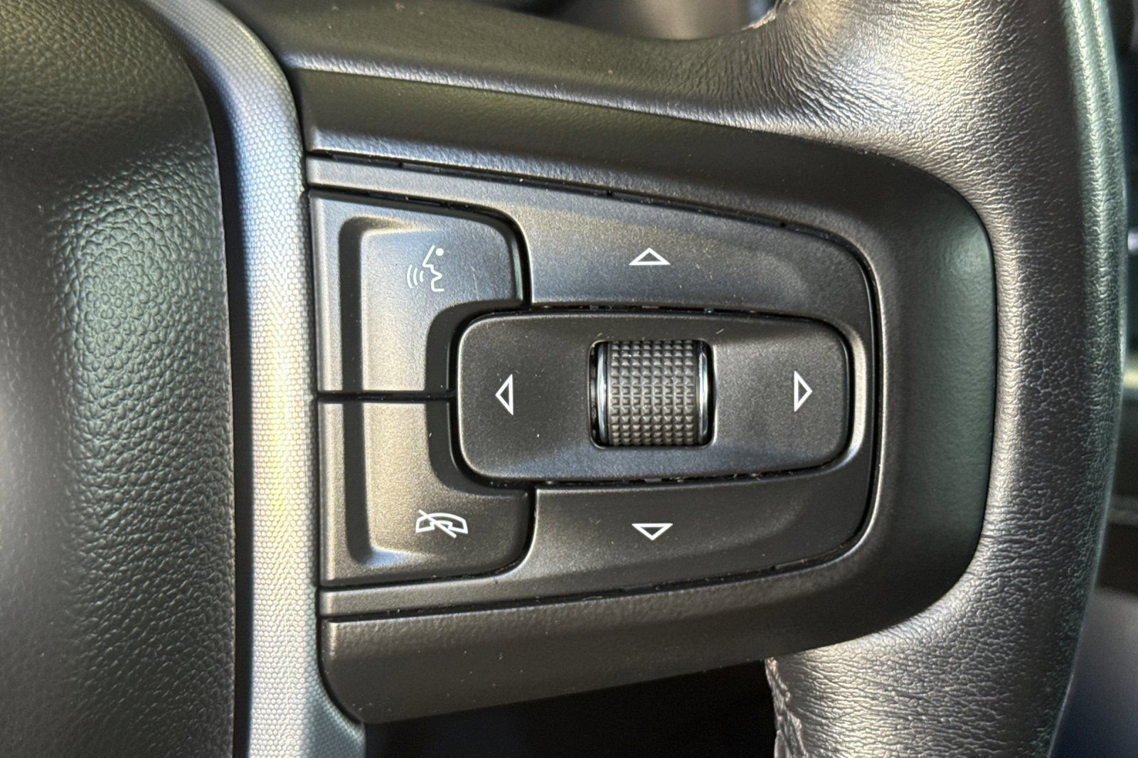 Used 2021 GMC Yukon SLE AWD/4WD image 38