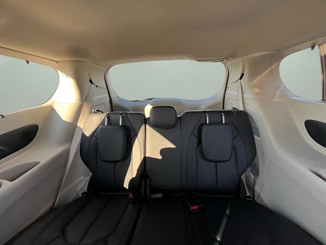 Used 2020 Chrysler Pacifica Touring-L Plus w/ Advanced Safetytec Group image 28