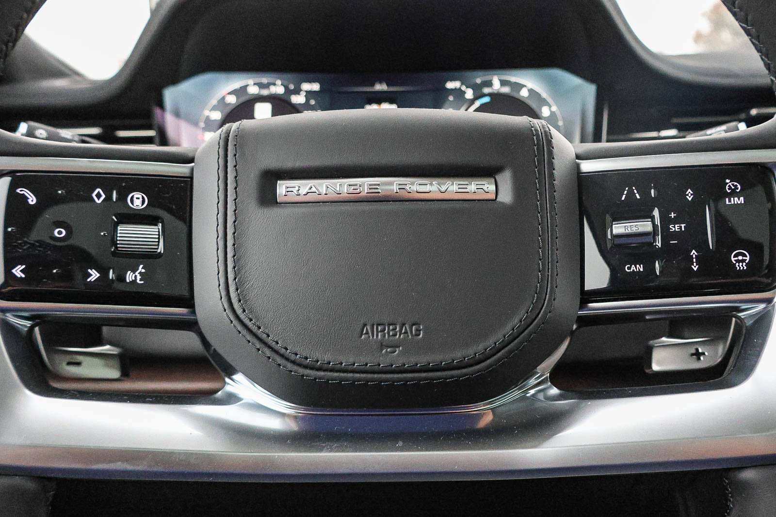 New 2025 Land Rover Range Rover SE AWD/4WD image 32