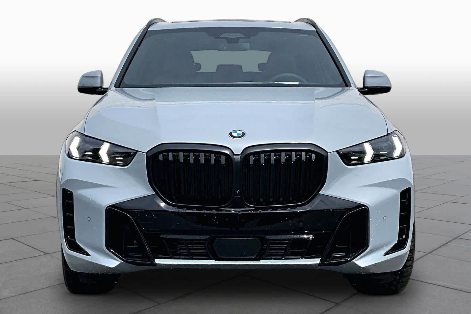 New 2026 BMW X5 xDrive40i w/ M Sport Package AWD/4WD image 3