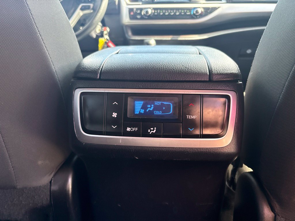 Used 2019 Toyota Highlander LE AWD/4WD image 36