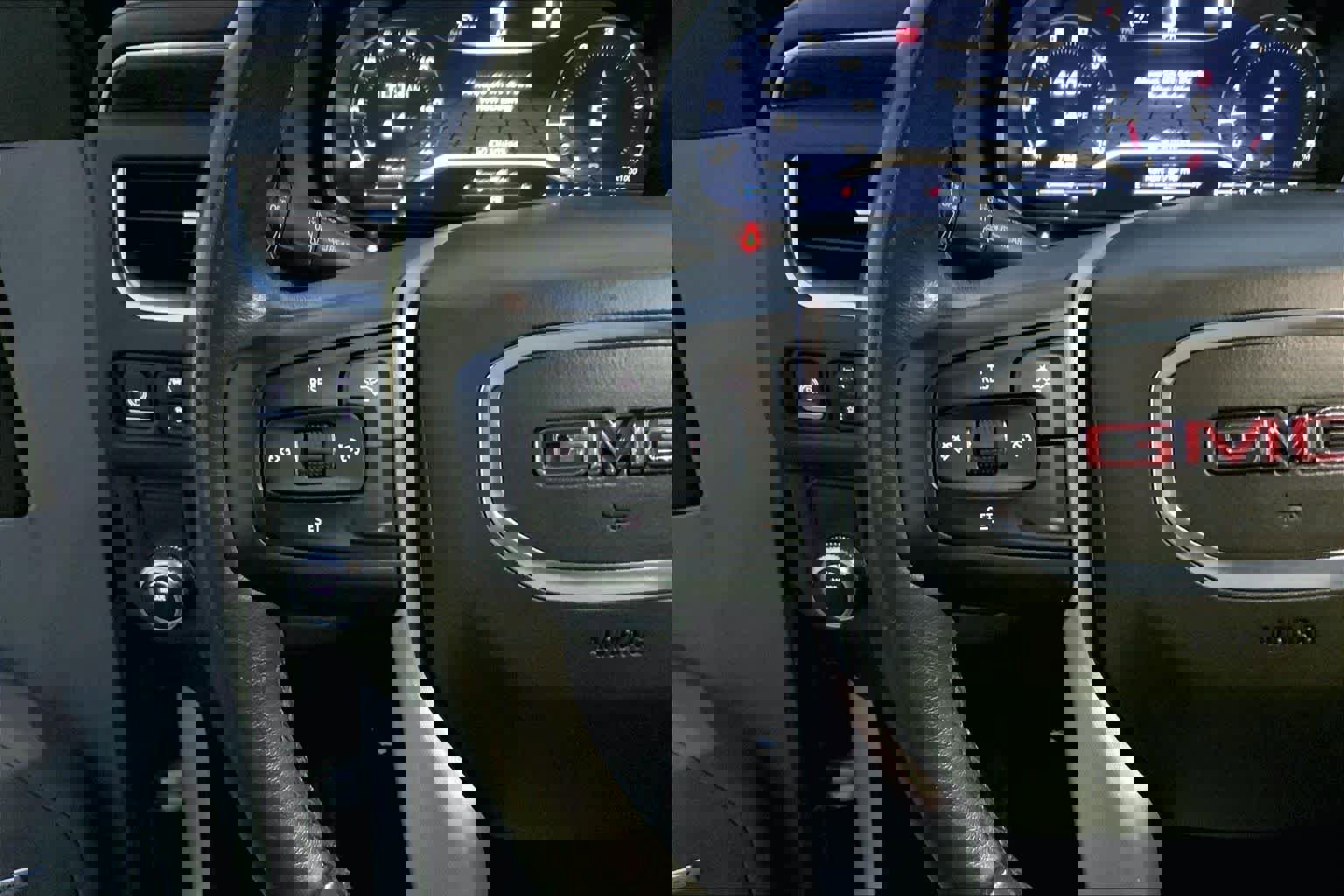 Used 2023 GMC Yukon SLT image 23