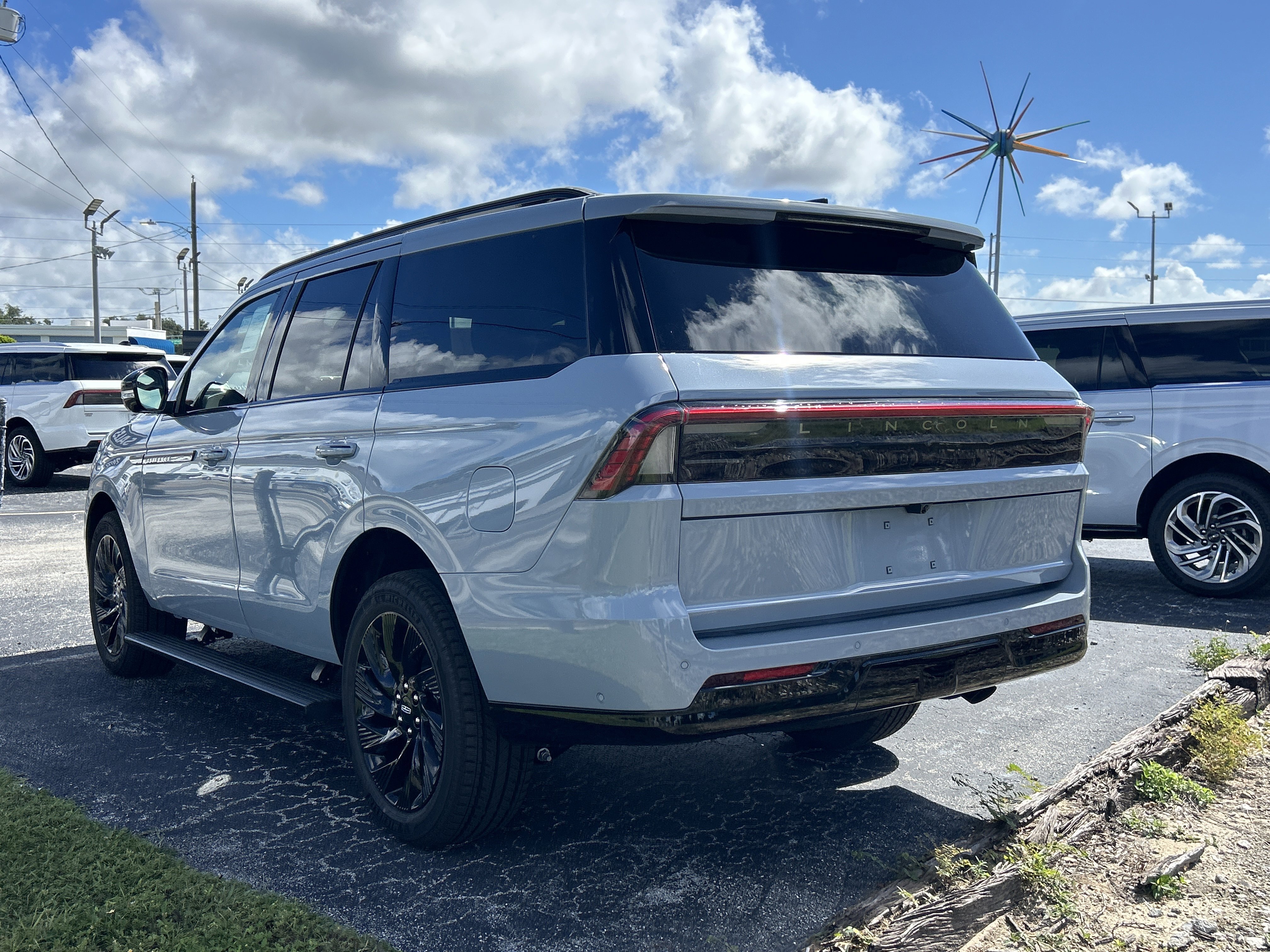 New 2025 Lincoln Navigator Reserve w/ Jet Appearance Package AWD/4WD image 5