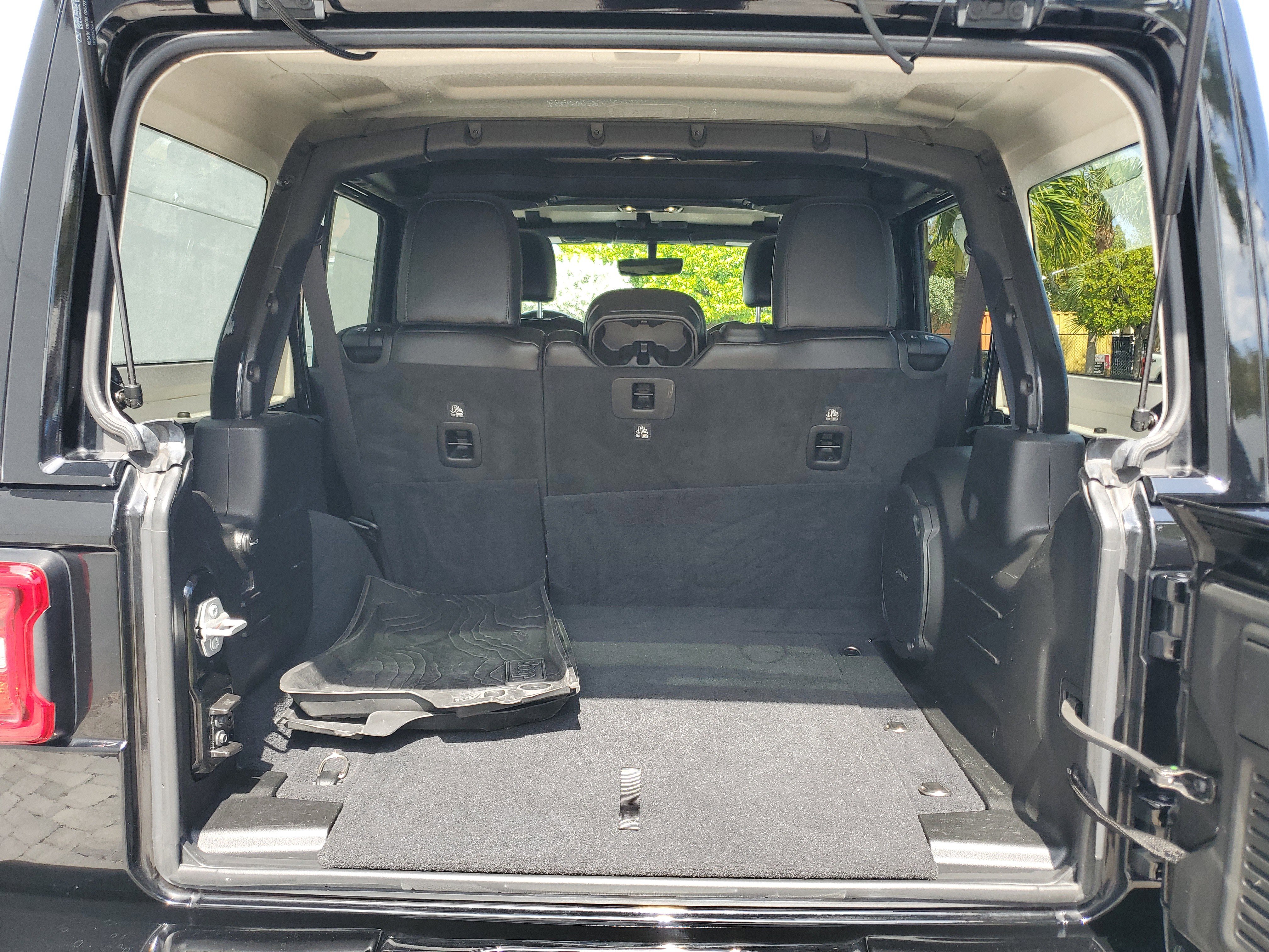 Used 2022 Jeep Wrangler Unlimited Sahara image 9