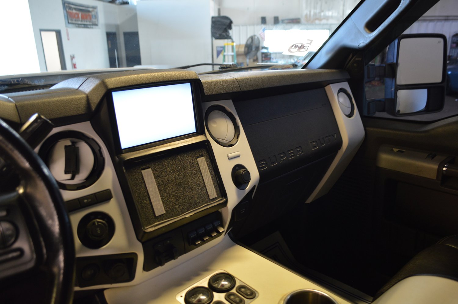 Used 2016 Ford F350 Lariat w/ Lariat Ultimate Package image 19