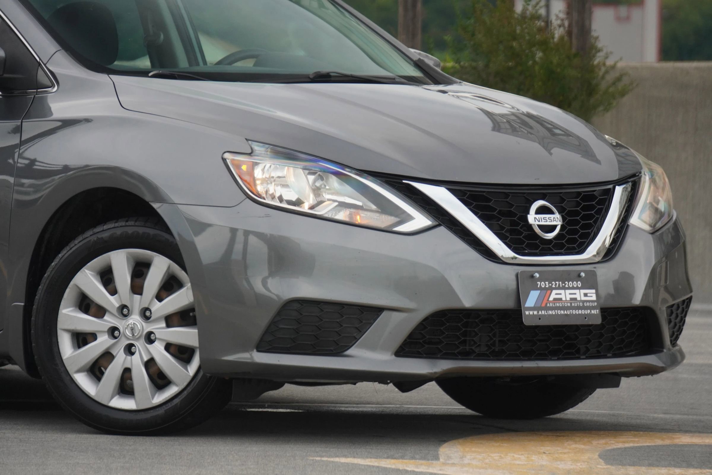 Used 2017 Nissan Sentra SV image 2