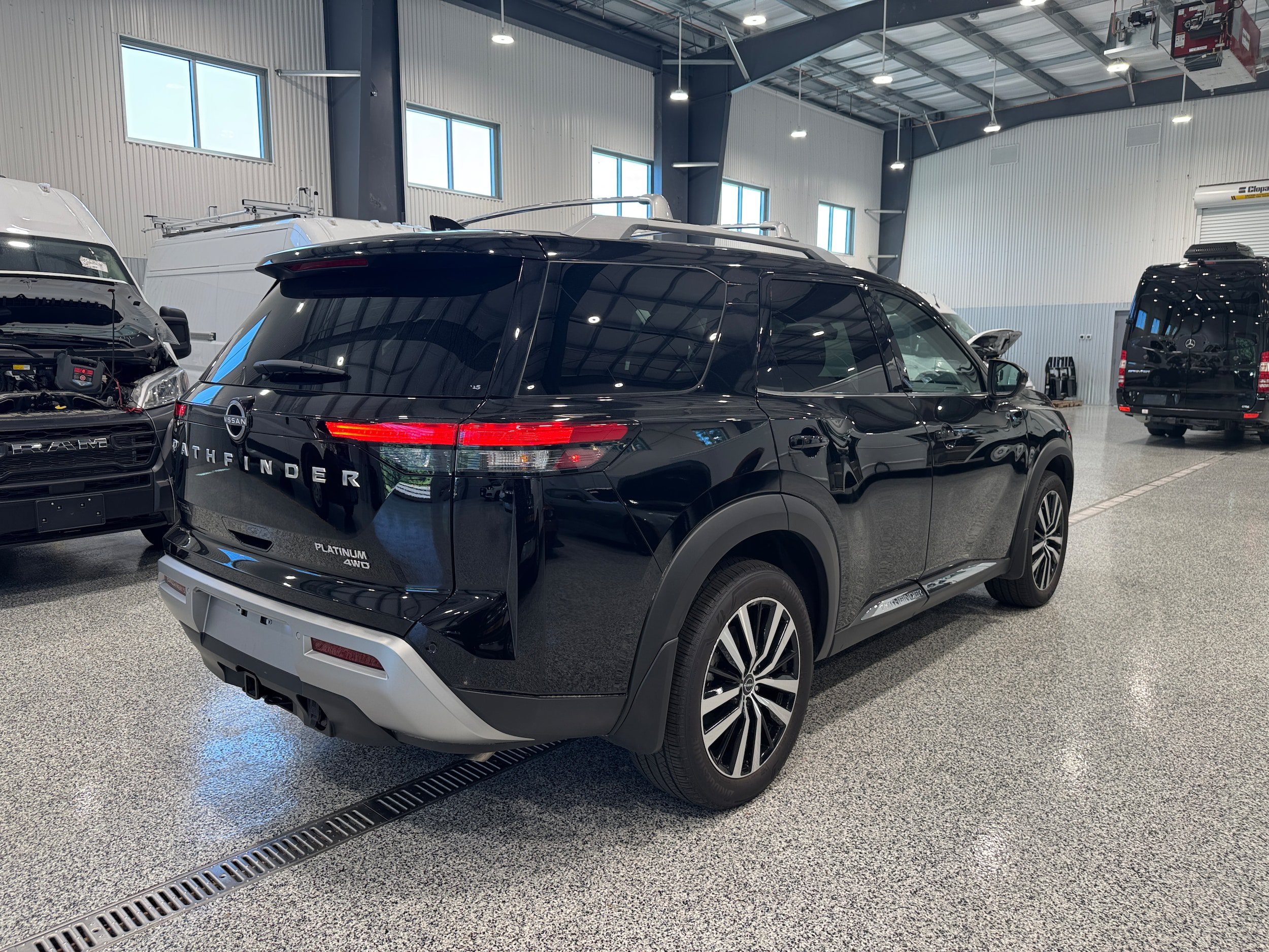 Used 2025 Nissan Pathfinder Platinum AWD/4WD image 5