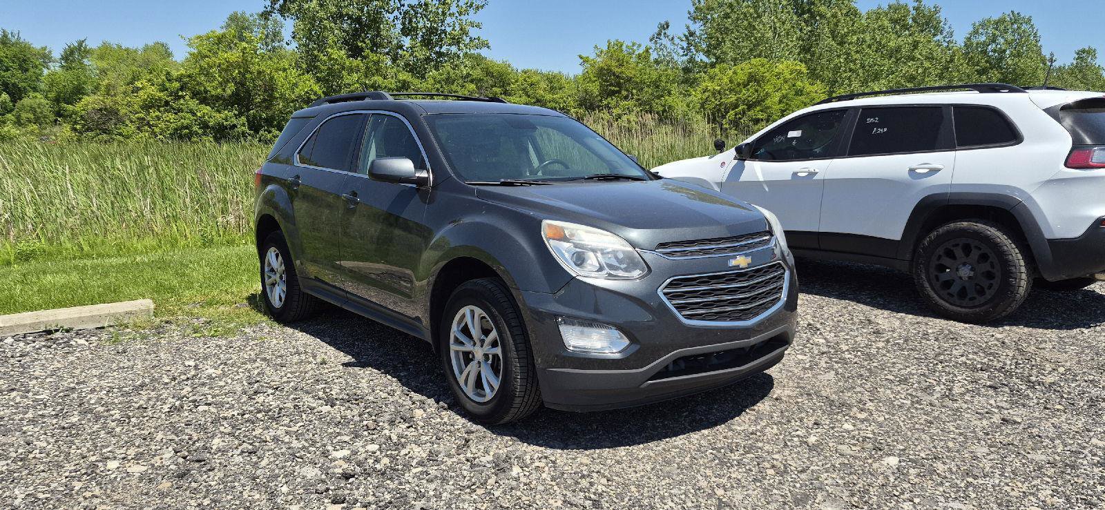 Used 2017 Chevrolet Equinox LT w/ Convenience Package FWD image 2