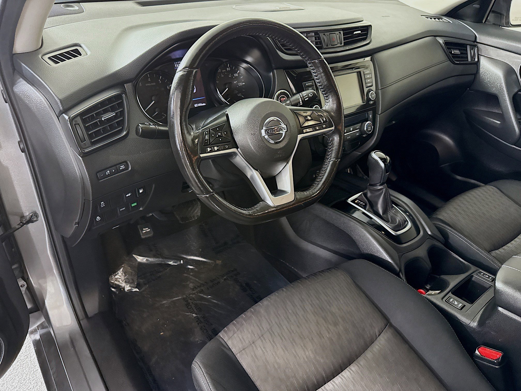 Used 2018 Nissan Rogue SV w/ Sun & Sound Touring Package image 23