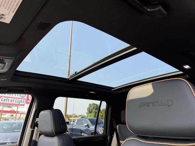 Used 2023 GMC Yukon XL AT4 w/ Technology Package AWD/4WD image 11