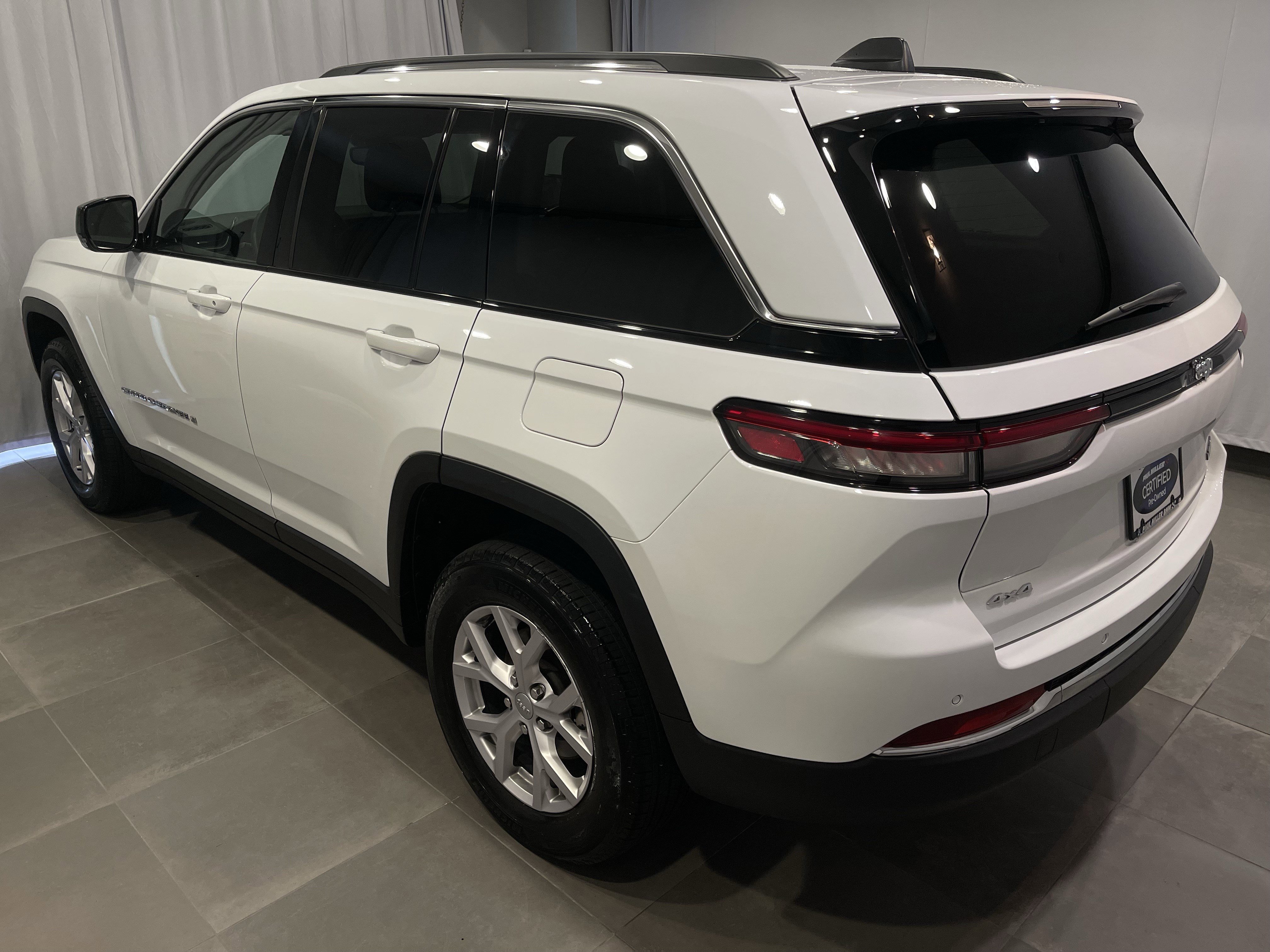 Used 2022 Jeep Grand Cherokee Limited image 4