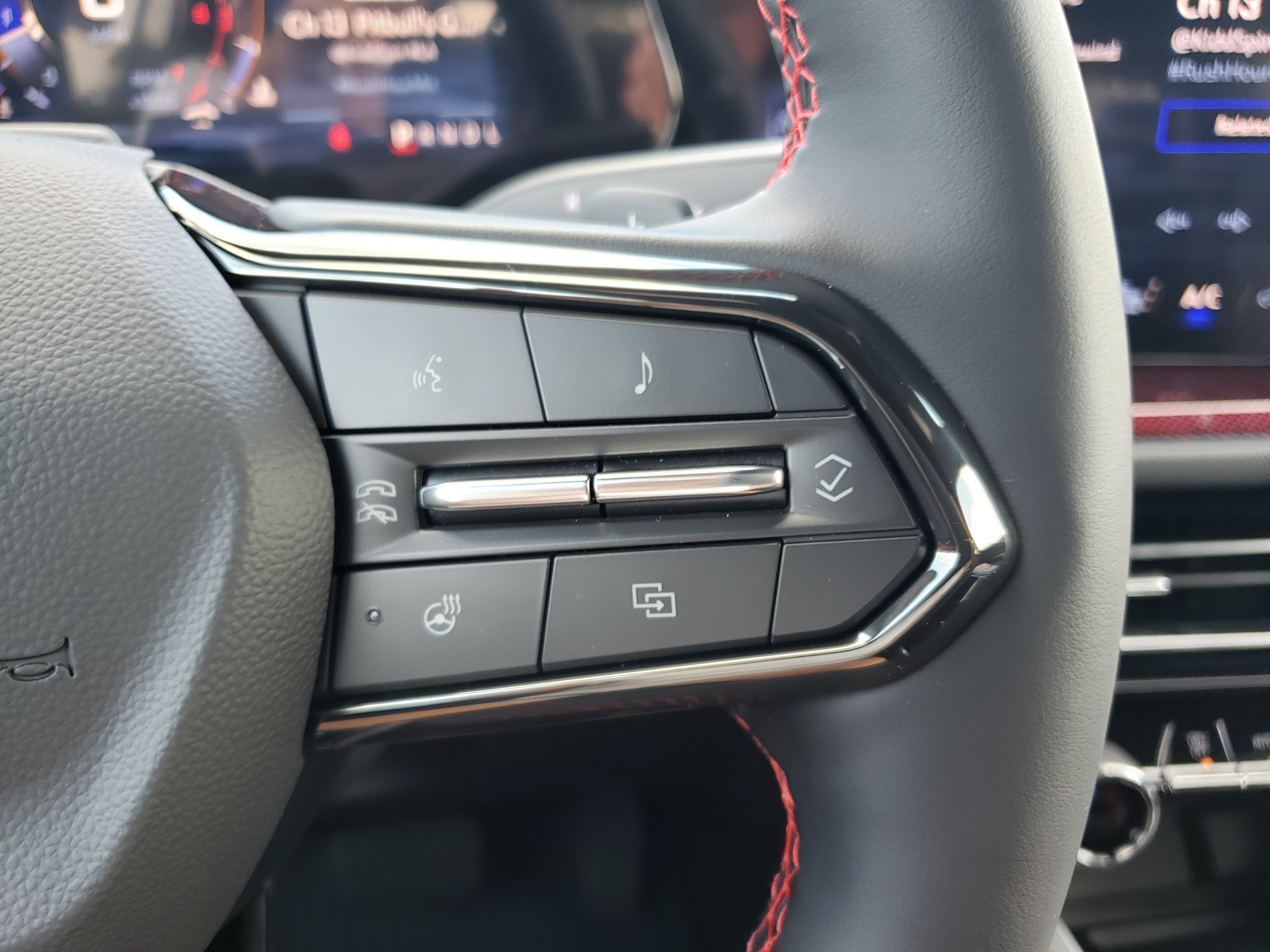 New 2026 Chevrolet Traverse RS w/ LPO, Floor Liner Package FWD image 20