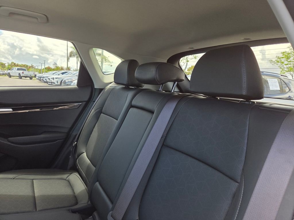 Used 2025 Kia Seltos EX image 17