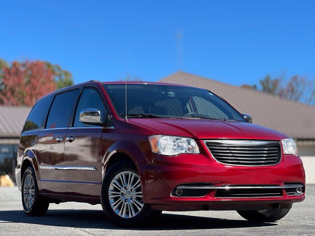 Used 2015 Chrysler Town & Country Touring-L w/ Driver Convenience Group FWD image 3