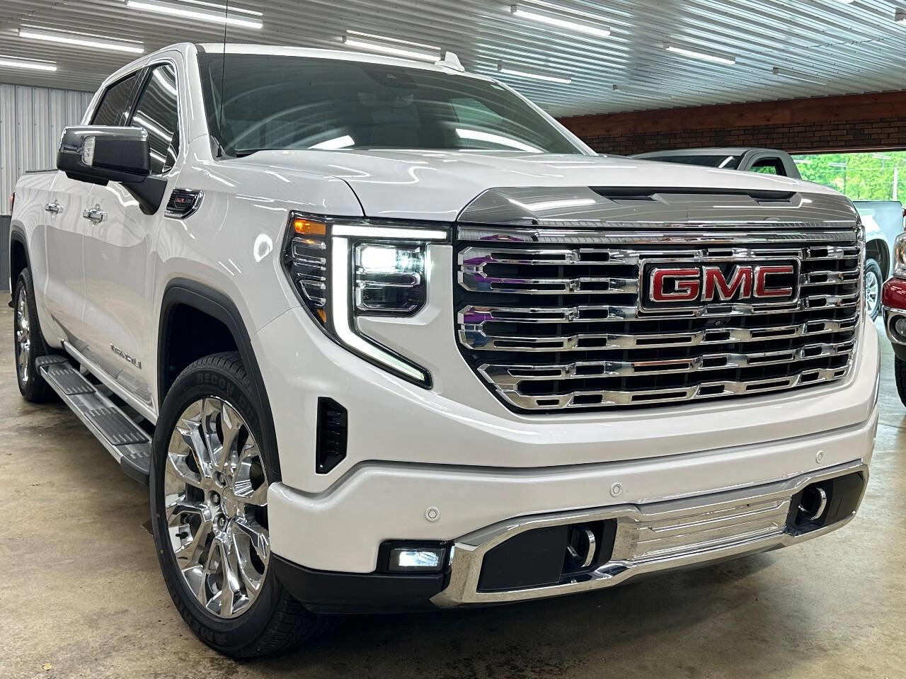 Used 2023 GMC Sierra 1500 Denali w/ Technology Package AWD/4WD image 14
