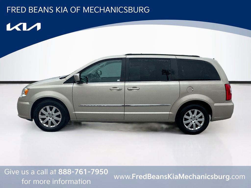 Used 2014 Chrysler Town & Country Touring FWD image 3
