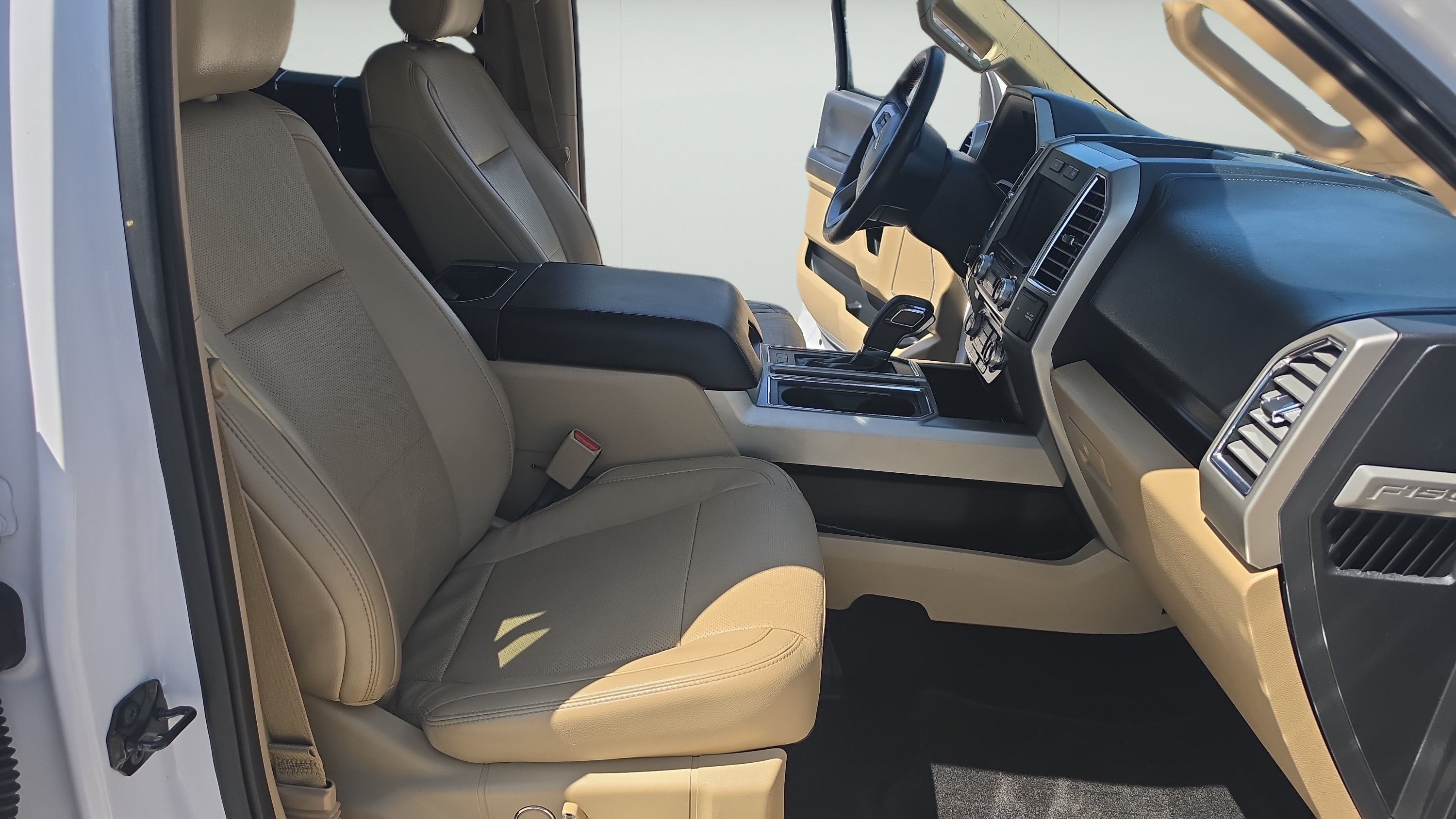 Used 2015 Ford F150 Lariat w/ Equipment Group 502A Luxury RWD image 23