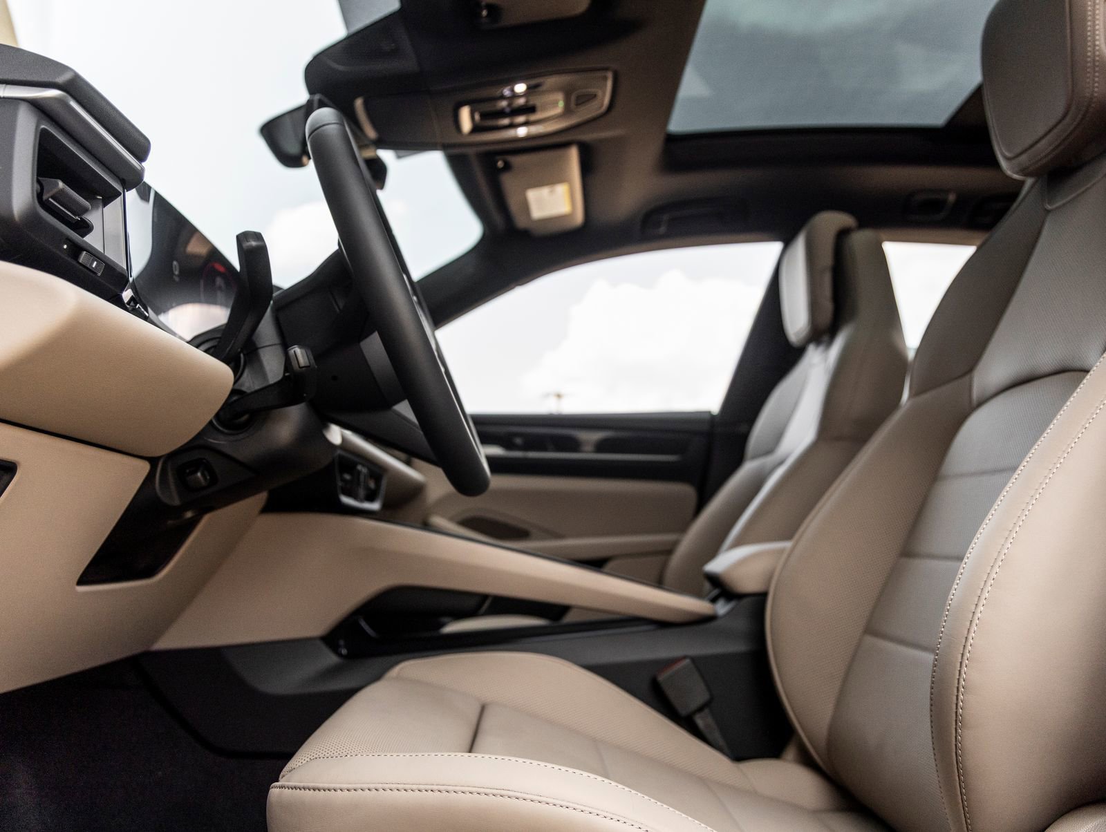 Certified 2025 Porsche Macan 4 Electric image 23