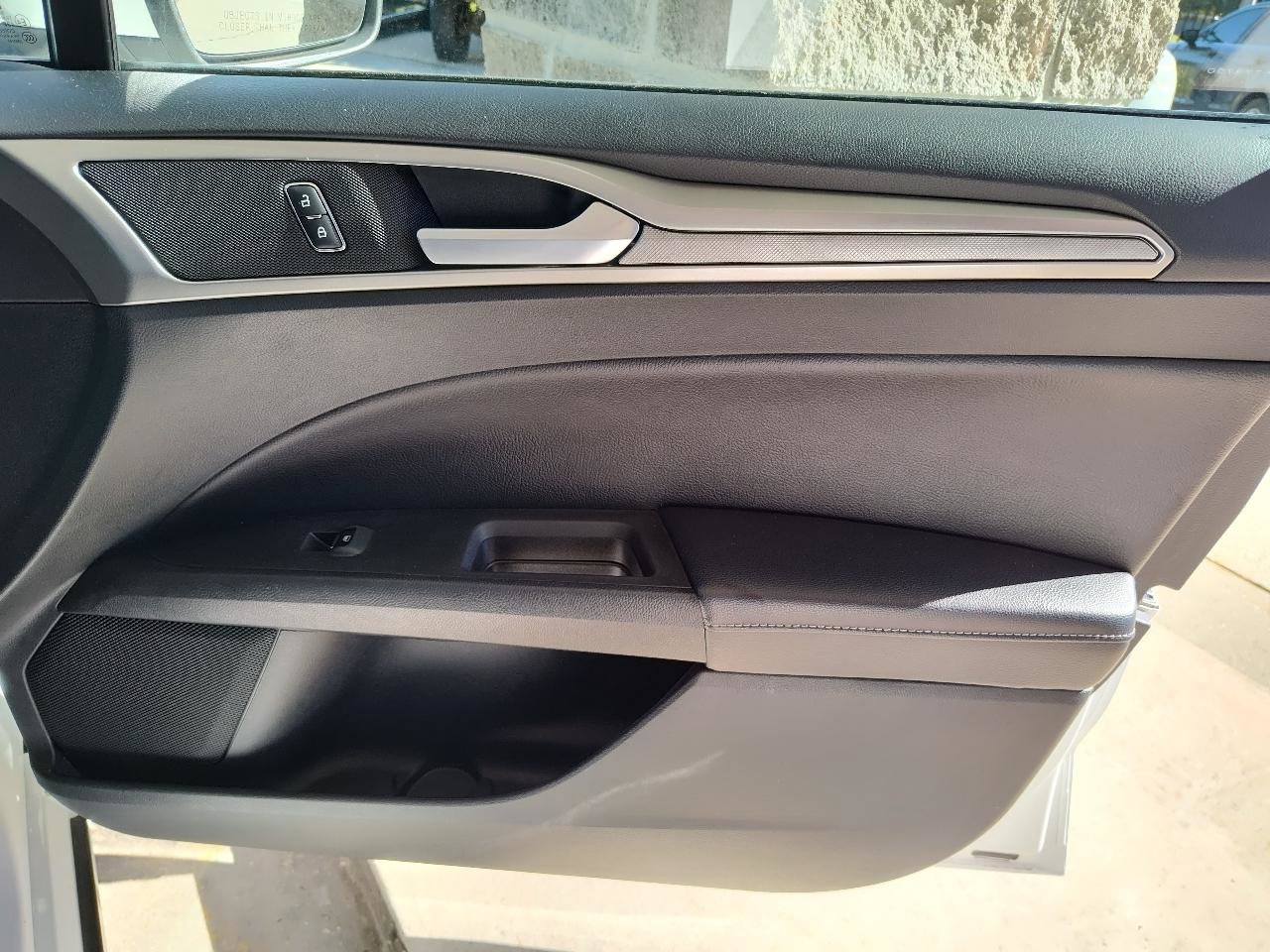 Used 2019 Ford Fusion SE image 22