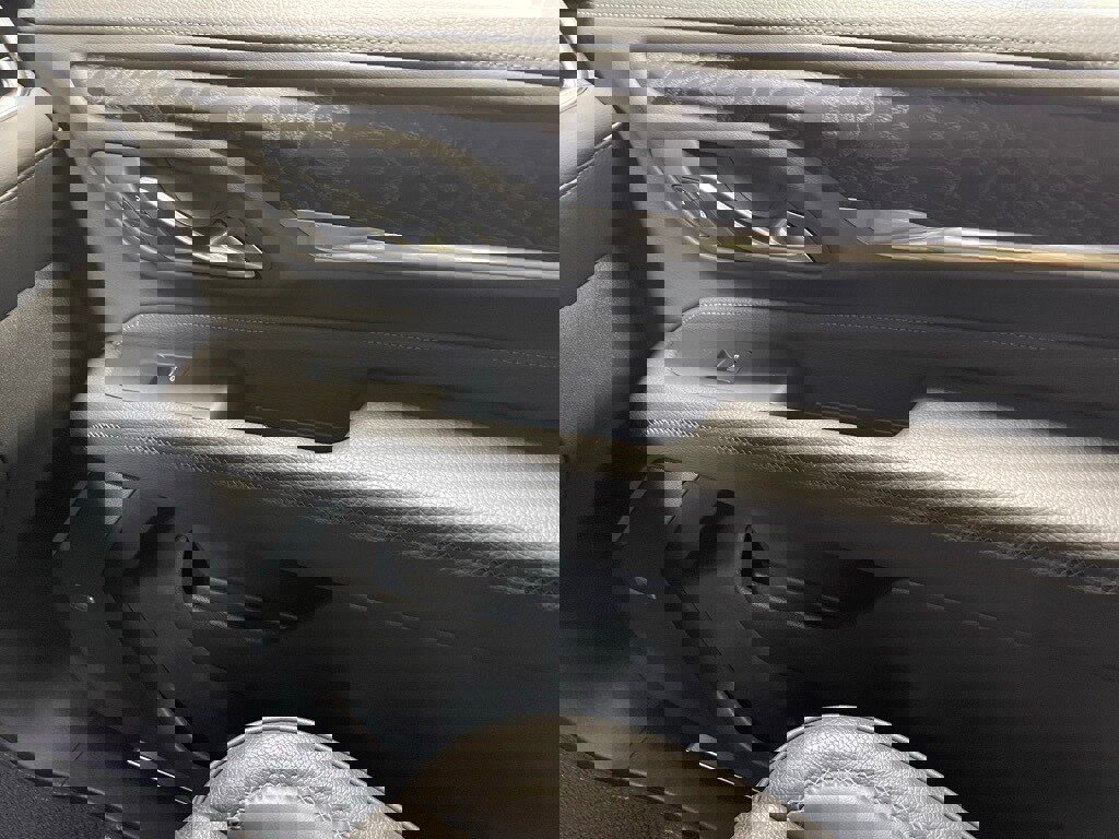 Used 2023 GMC Yukon XL Denali w/ Advanced Technology Package image 29