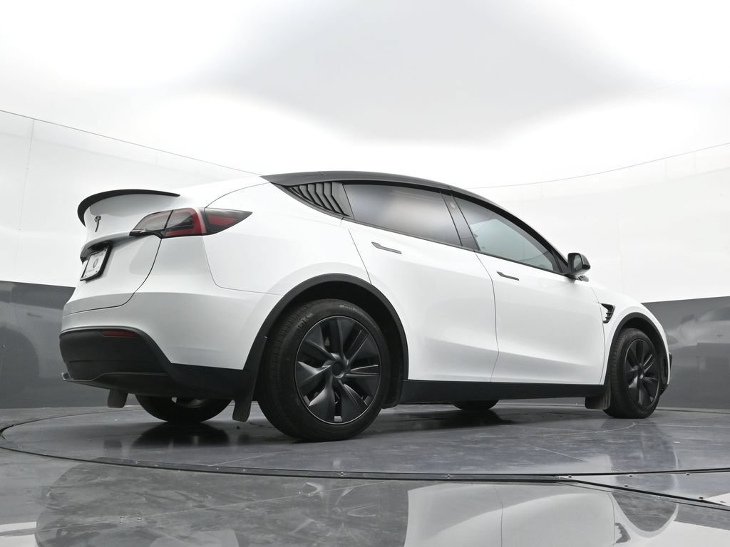 Used 2025 Tesla Model Y Long Range RWD image 28