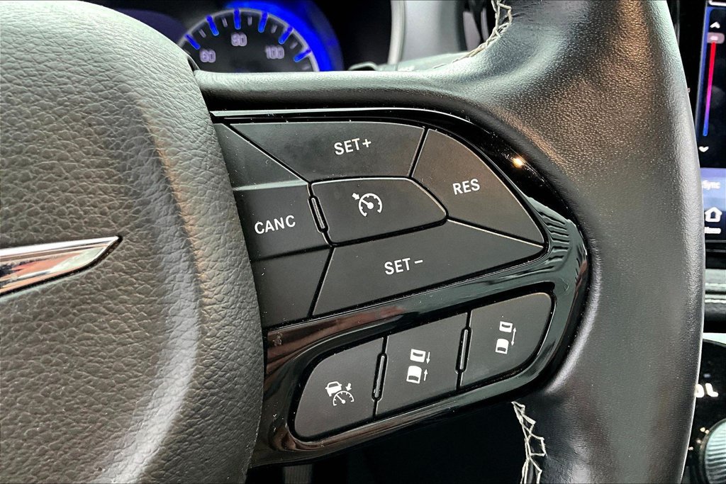 Used 2021 Chrysler Pacifica Touring-L w/ Uconnect Theater Family Group AWD/4WD image 12