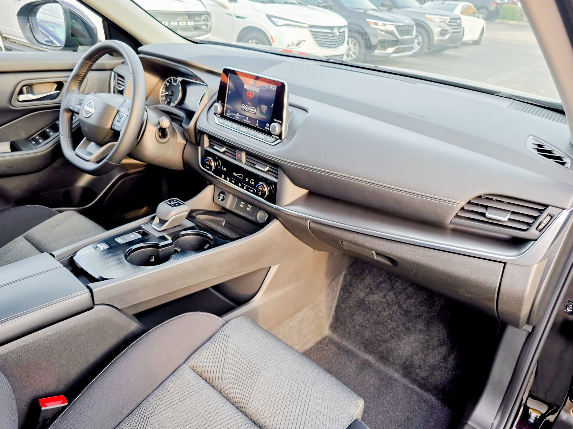 Used 2025 Nissan Rogue SV image 11