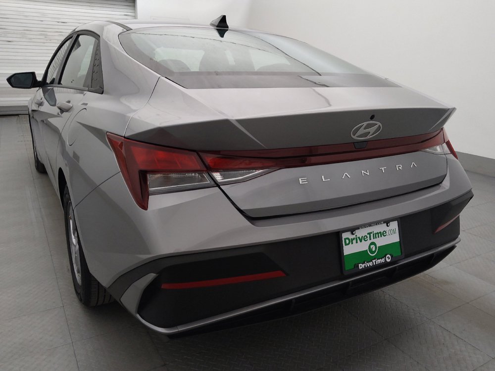 Used 2025 Hyundai Elantra SE FWD image 5