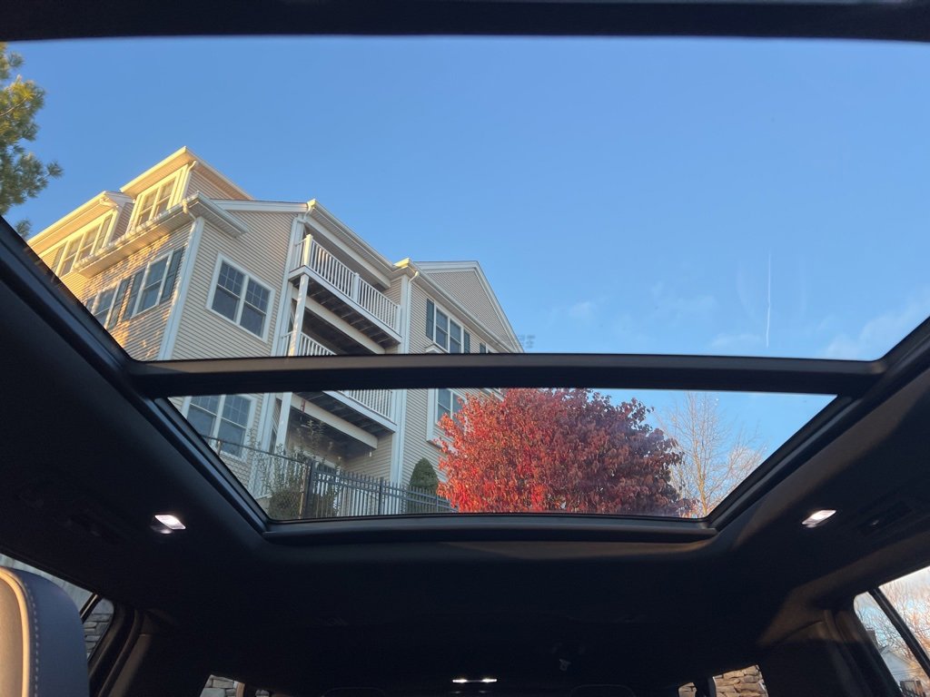 Used 2024 GMC Yukon XL SLT w/ SLT Premium Package image 22