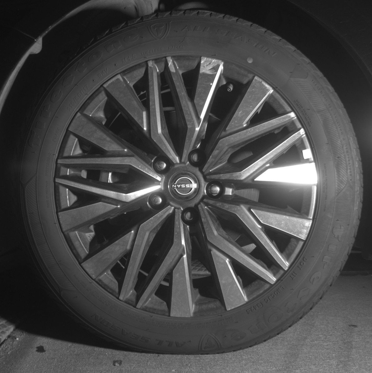 Used 2025 Nissan Altima 2.5 SV FWD image 12