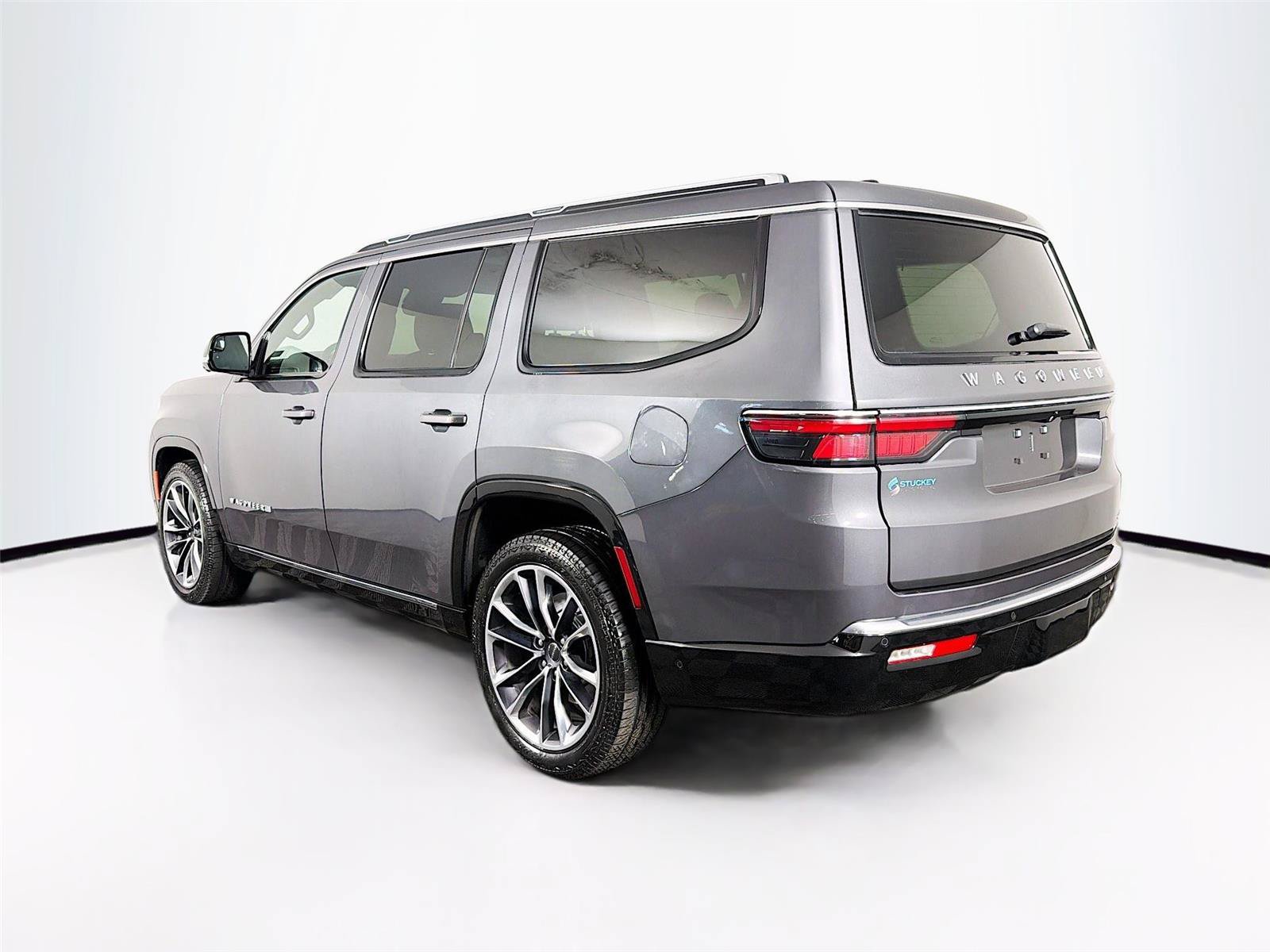 Used 2024 Jeep Wagoneer Series III w/ Premium Group I AWD/4WD image 9