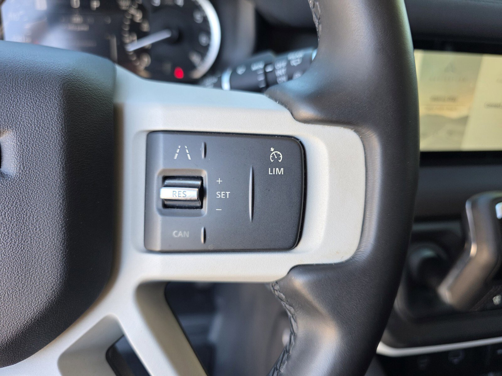 Used 2023 Land Rover Defender 110 image 18