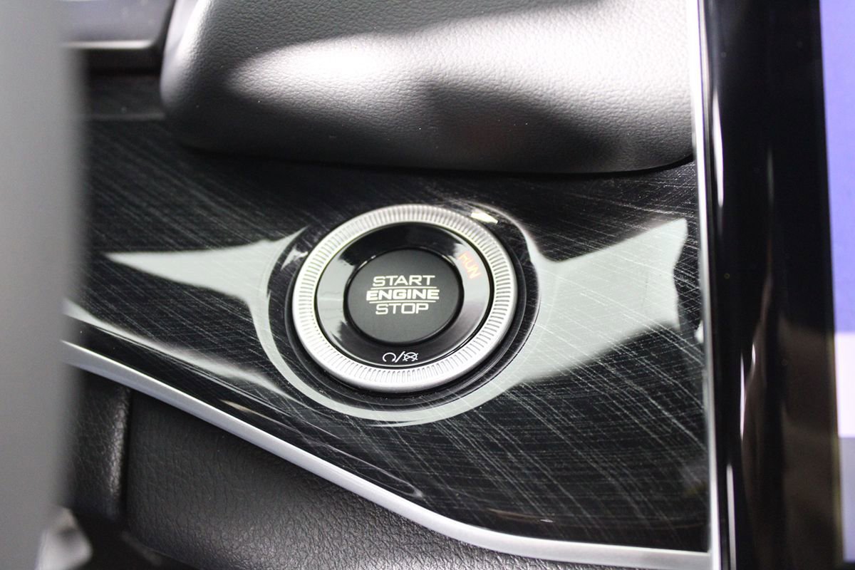 Used 2023 Jeep Grand Cherokee Trailhawk w/ Advanced Protech Group II AWD/4WD image 14