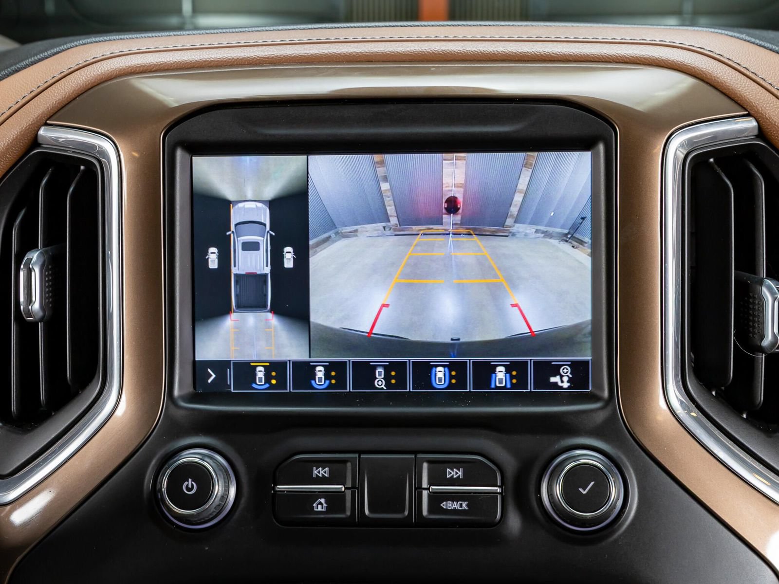 Used 2019 Chevrolet Silverado 1500 High Country AWD/4WD image 24