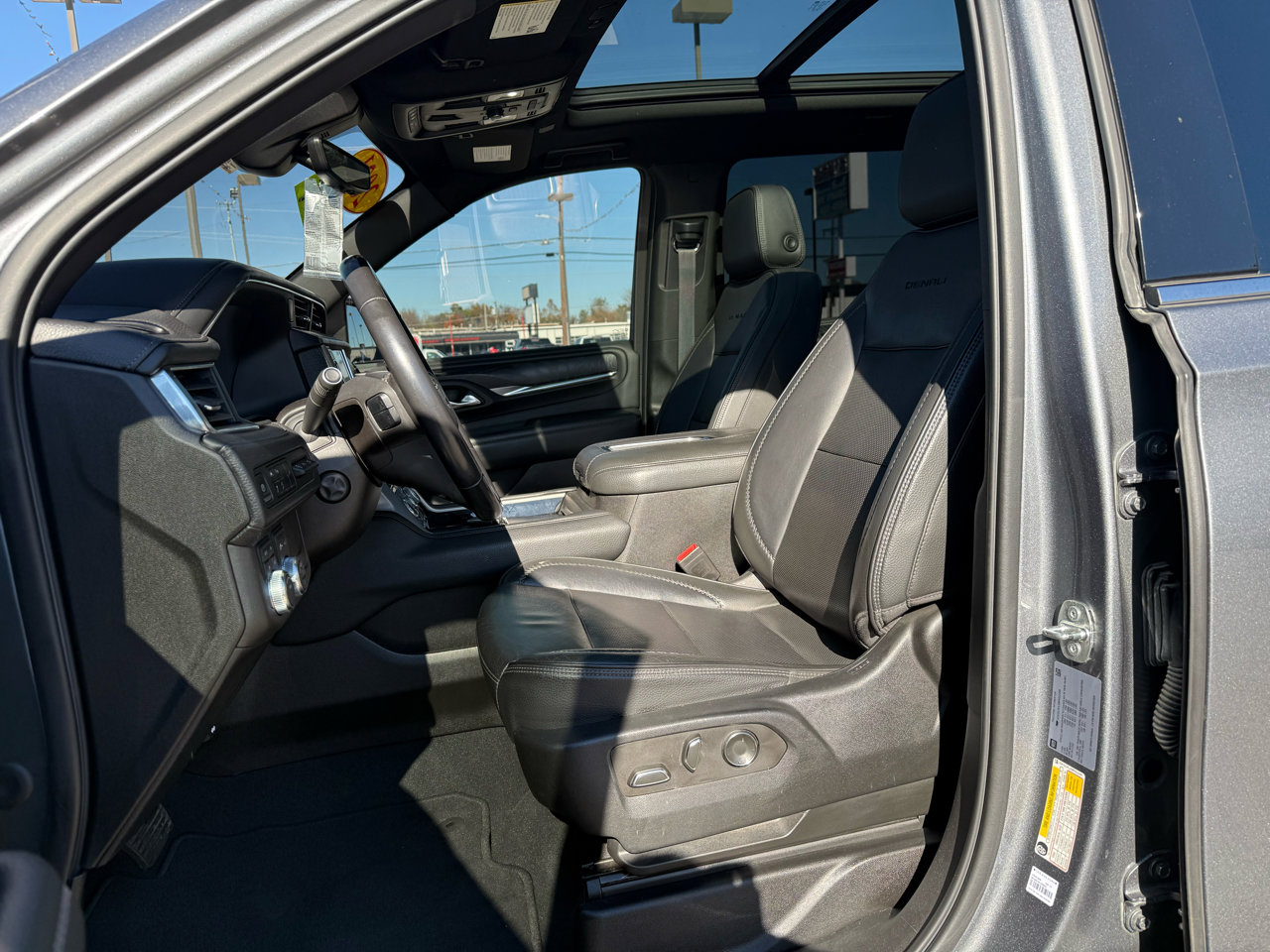 Used 2021 GMC Yukon XL Denali w/ Advanced Technology Package image 12