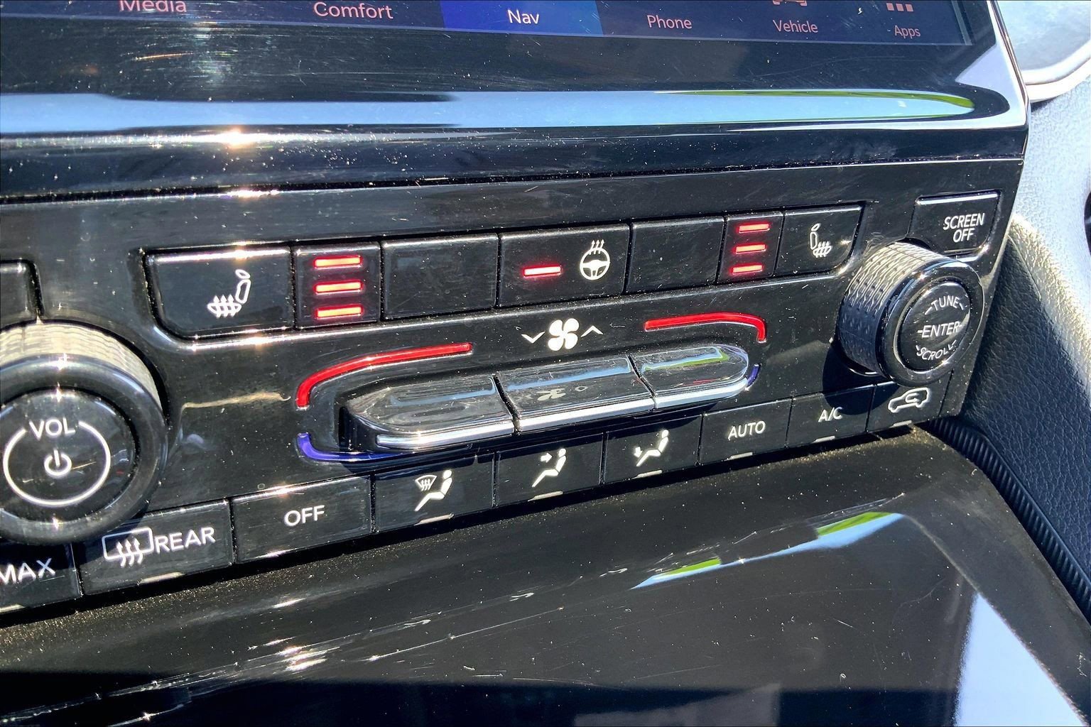 Certified 2025 Jeep Grand Cherokee Limited w/ Black Appearance Package AWD/4WD image 32