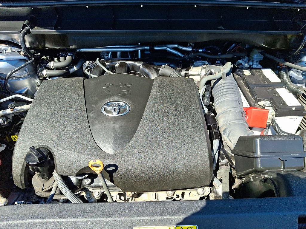 Used 2022 Toyota Highlander XLE AWD/4WD image 31