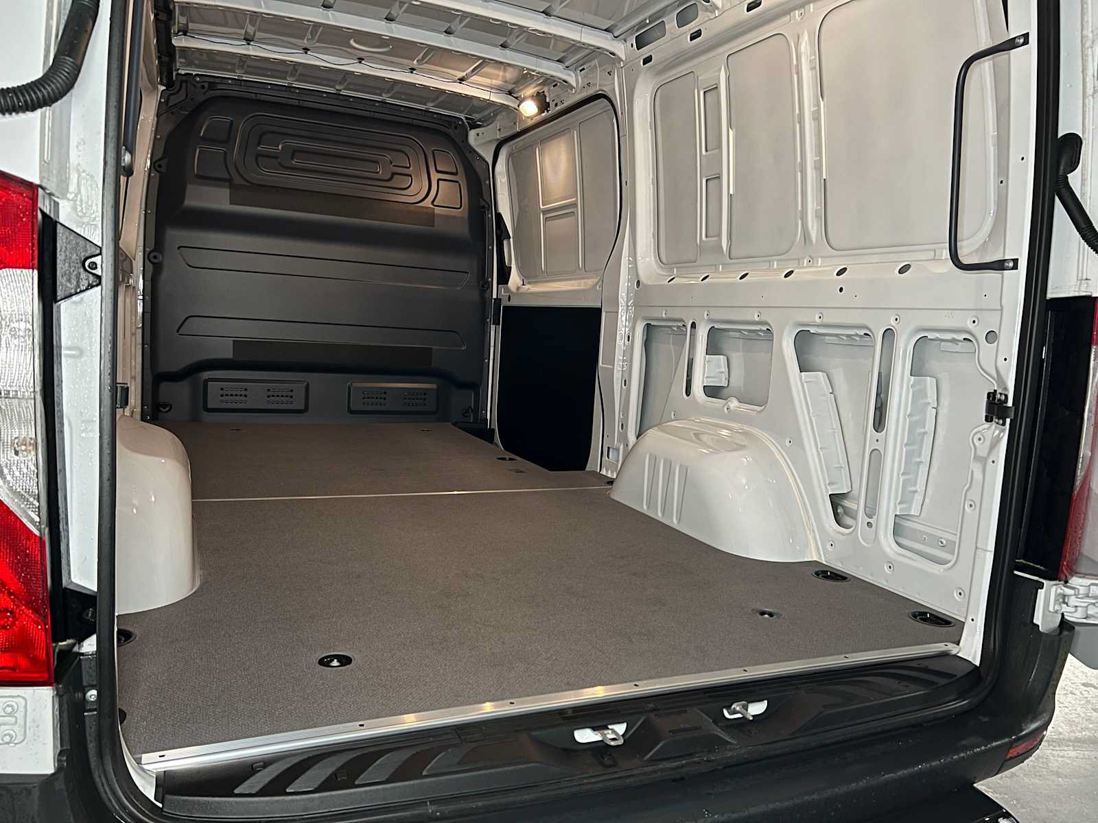 New 2025 Mercedes-Benz eSprinter 144 Cargo image 18