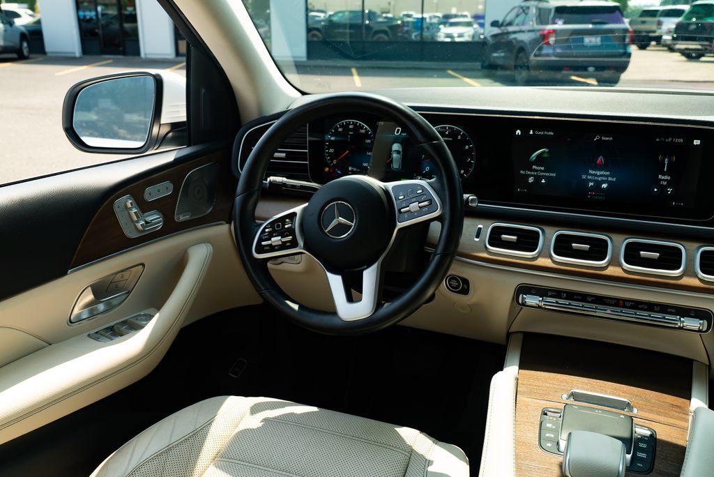 Used 2021 Mercedes-Benz GLE 450 4MATIC w/ AMG Line Exterior image 9