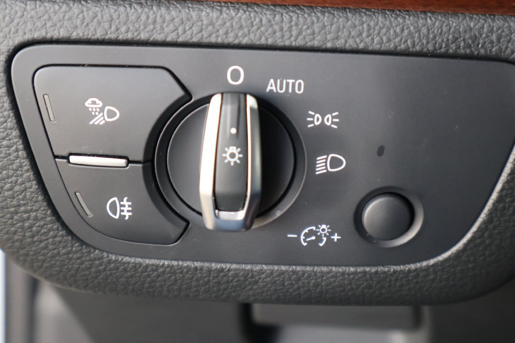 Used 2021 Audi Q5 e Premium Plus w/ Premium Plus Package AWD/4WD image 31