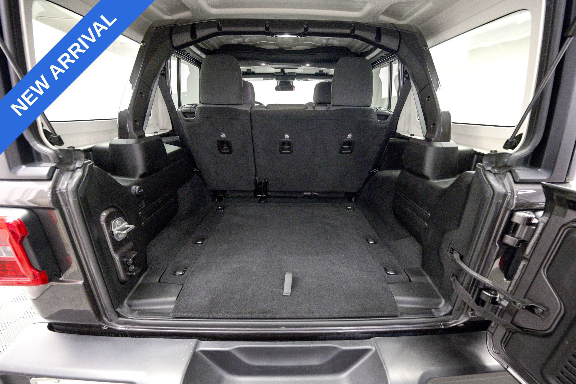 Used 2025 Jeep Wrangler Unlimited Rubicon AWD/4WD image 33