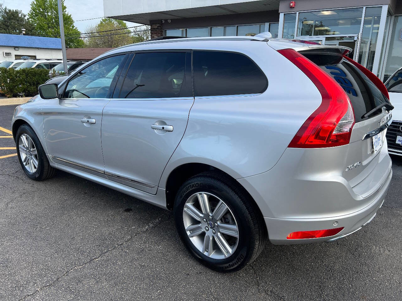 Used 2016 Volvo XC60 T5 Platinum w/ Protection Package AWD/4WD image 12