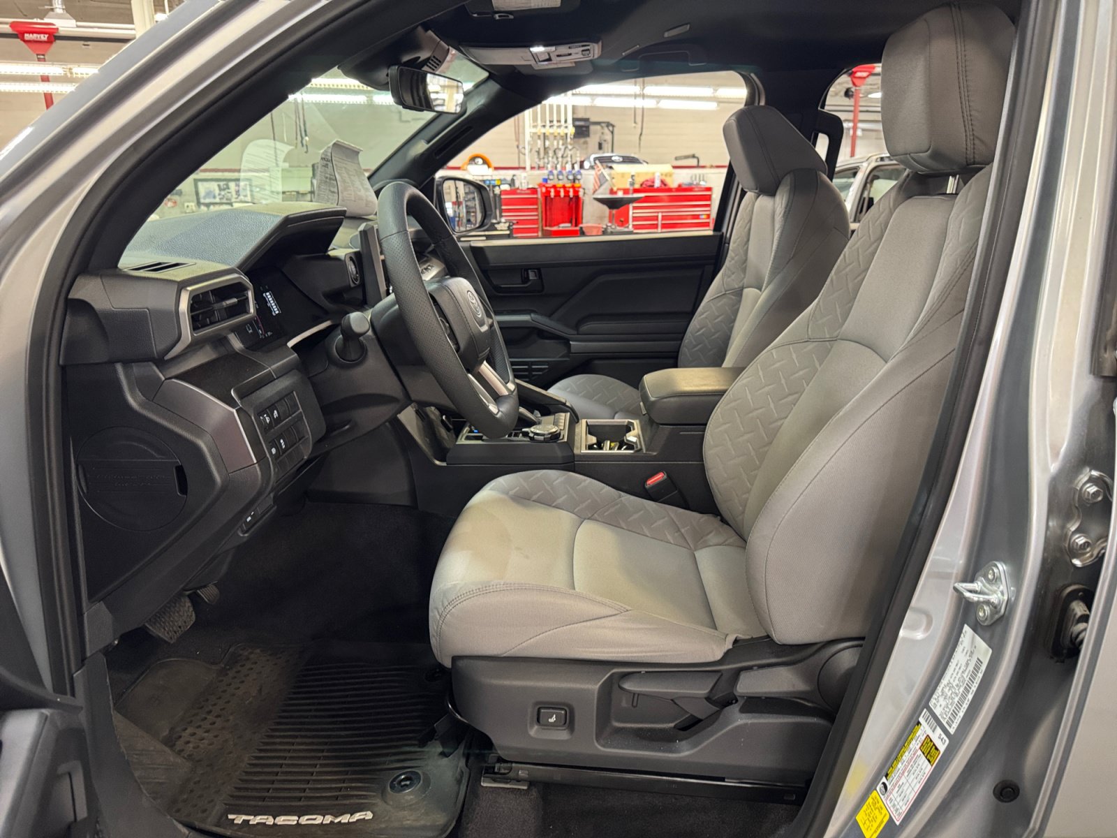 Certified 2025 Toyota Tacoma SR5 AWD/4WD image 14