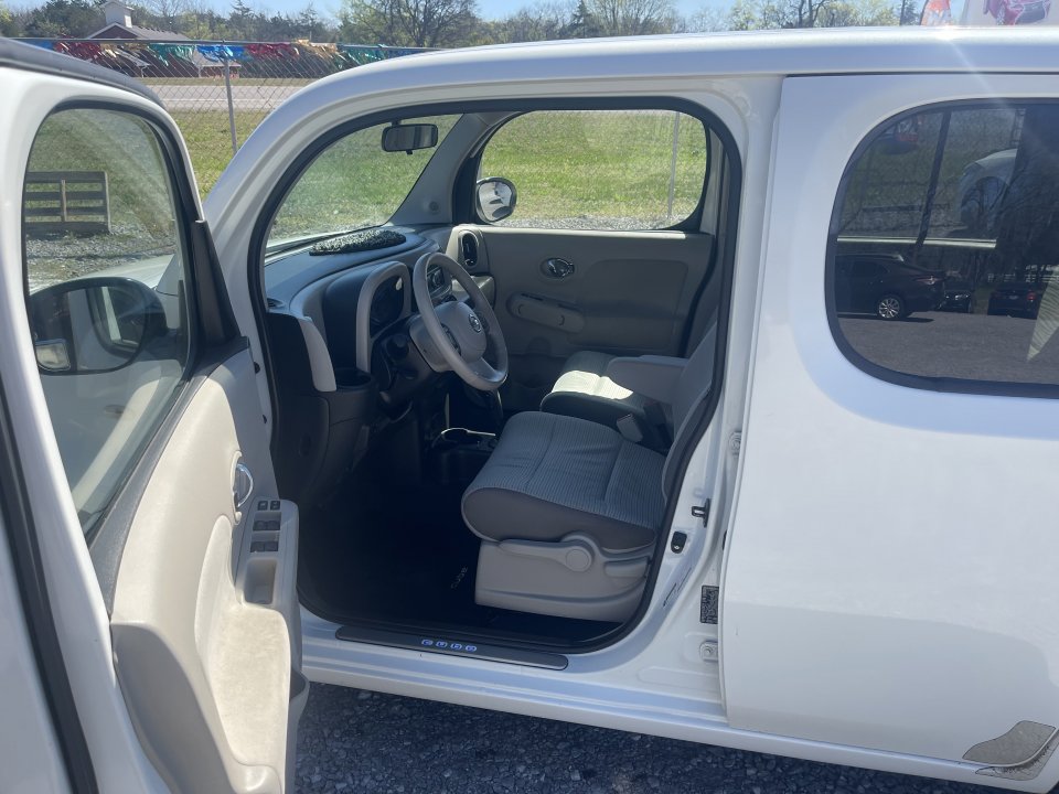Used 2012 Nissan Cube 1.8 SL w/ Interior Illumination Pkg image 9