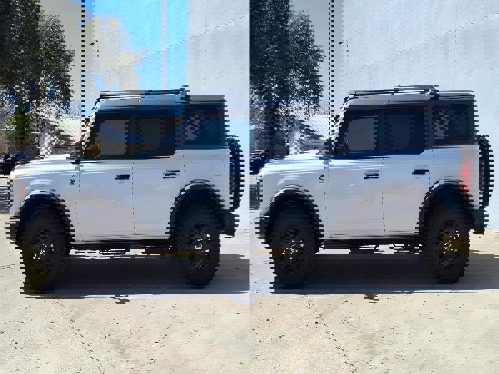 Used 2024 Ford Bronco Black Diamond image 27