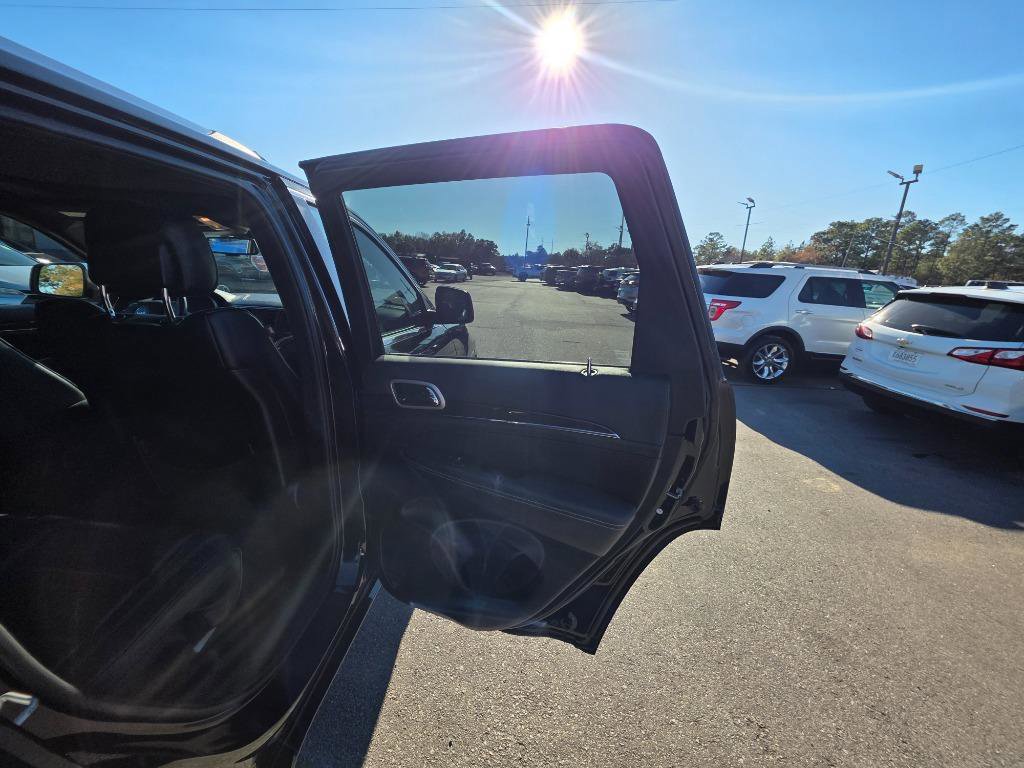 Used 2015 Jeep Grand Cherokee Overland w/ Advanced Technology Group image 12