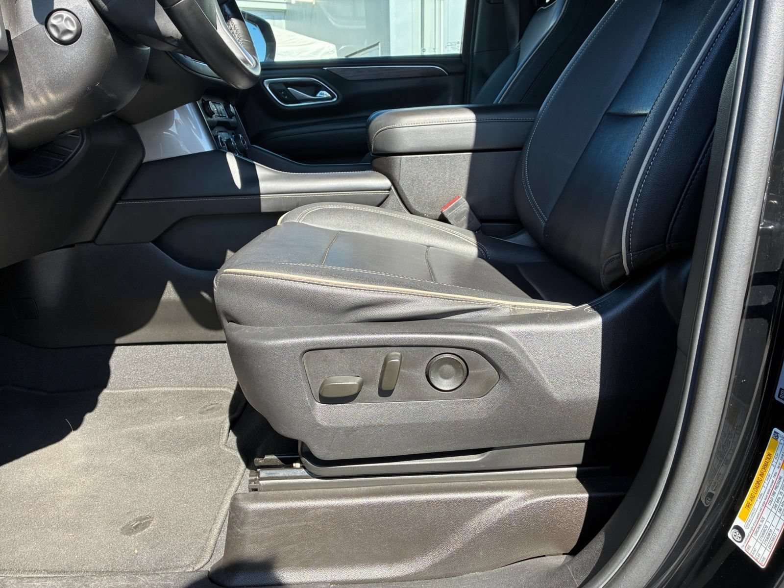 Used 2023 Chevrolet Tahoe Premier AWD/4WD image 25